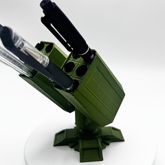新しいクリエイティブな高射砲ペンホルダー、デスク装飾、軍事愛好家へのギフトのための国境を越えた特別供給