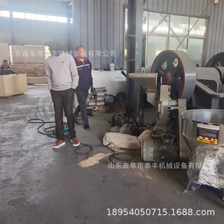 磨盘式万能粉碎机 齿盘式万能粉碎机 齿盘式粉碎机 磨盘式粉碎机