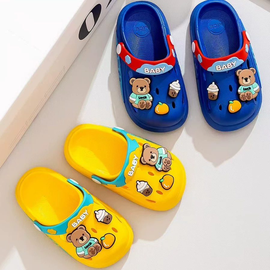 Летние новые милые сабо с закрытым носком для мальчиков и девочек с мультяшным медведем, детские сандалии для экспорта 2025 года.