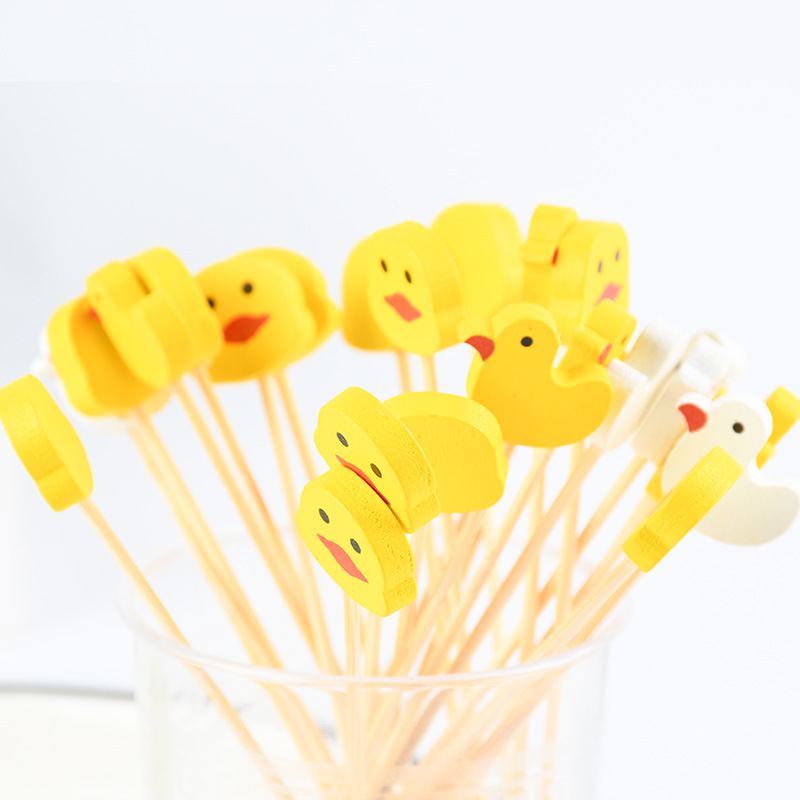 Inventario mayorista desechable palo de bambú animal pato fruta palo de restaurante supermercado prueba de palo de bambú creativo
