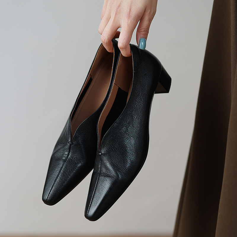 French Style Simple Cold Style Texturous Sheepskin Milk Shoes 2025 Spring Rough Middle Heel Small Square Head Genuine Leather V-Mouth Single Shoes for Women