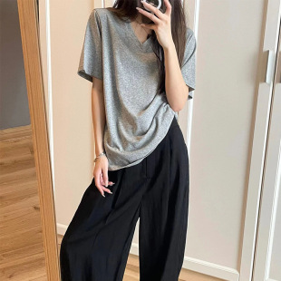 贴在衣服上的胸贴