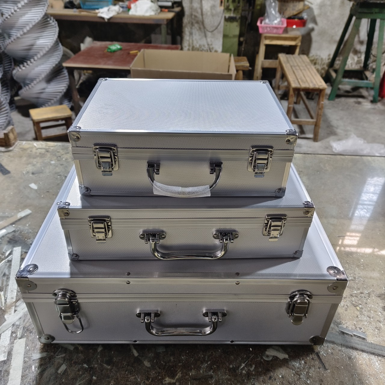 Factory direct aluminum alloy tool box flashlight packaging box hand-carry aluminum case instrument case tool protective case