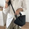 Handheld fashionable advanced shoulder bag, polyurethane basket, high-quality style