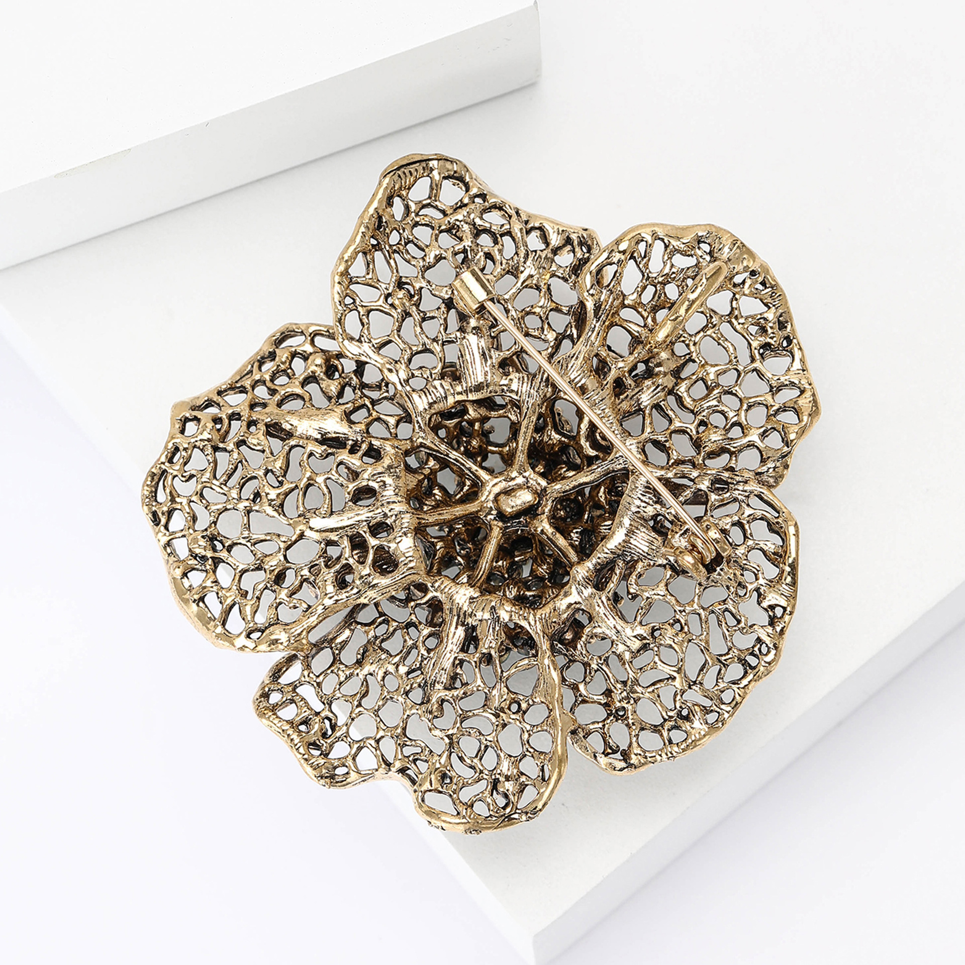 Retro Style Retro Pin Flower Alloy Inlay Rhinestones Women's Brooches