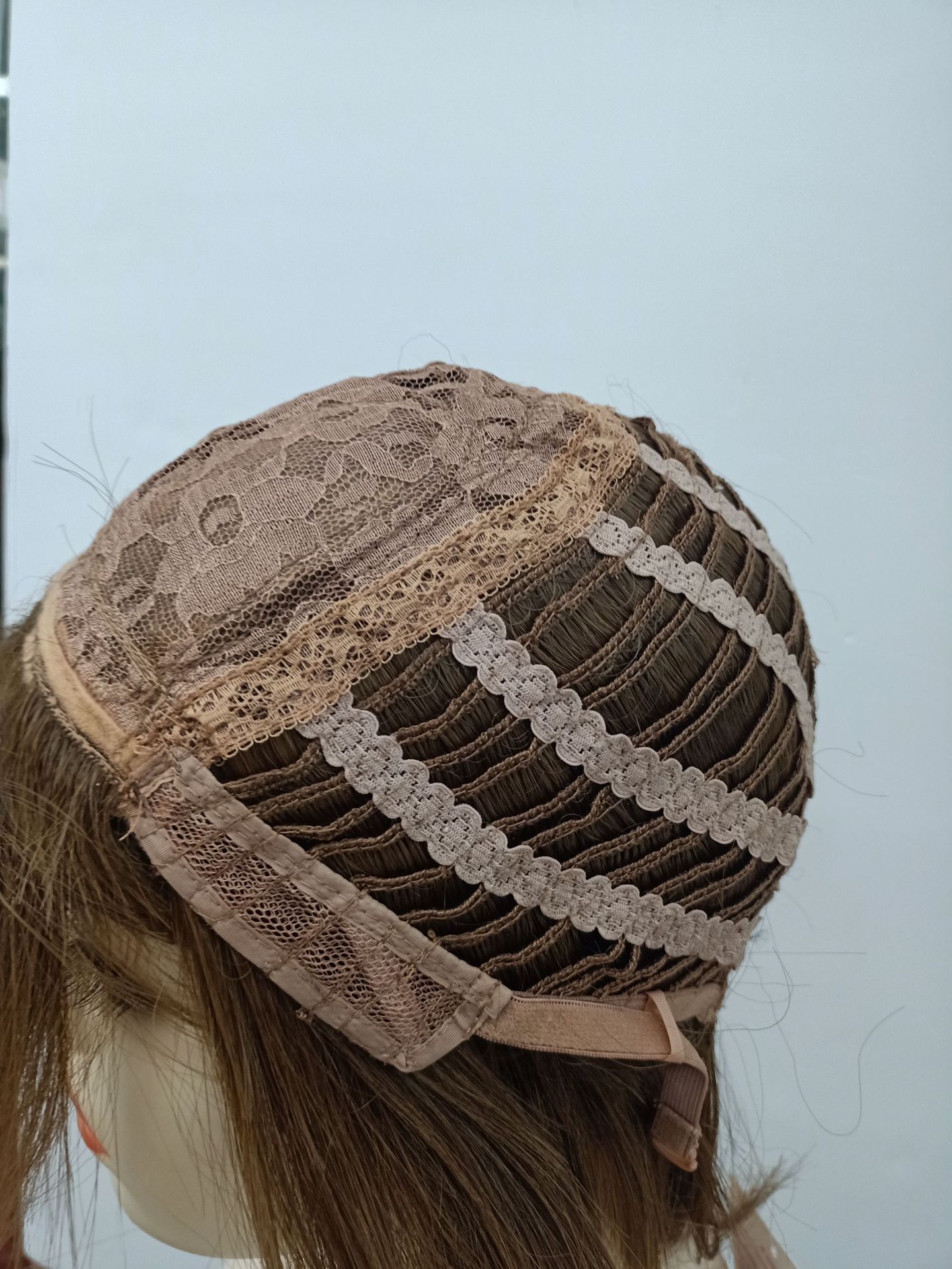 Peluca de fibra química al por mayor, peluca marrón corta de seda de alta temperatura, mecanismo completo