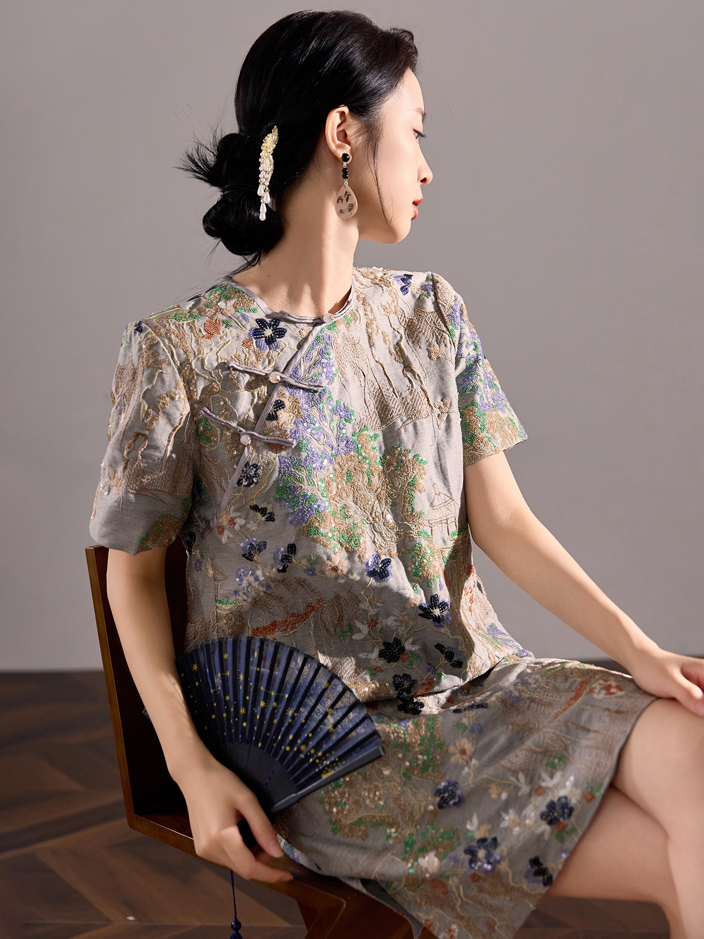 Váy ngắn thêu sequin phong cách Trung Hoa mới mùa hè M4239 — Màu xám