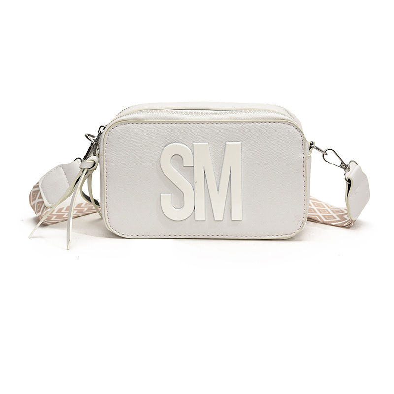 Personalidad de moda moda moda bolsa de mujer casual versátil nicho letras pequeñas bolsas cuadradas correa de hombro ancha popular mochila de hombro