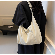 2024新款复古纯色条绒斜挎单肩包大学生上课通勤大容量托特包包女