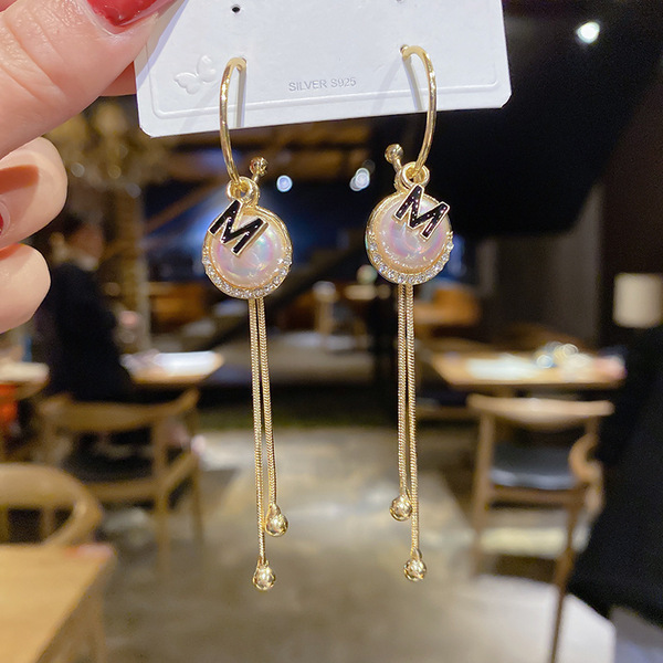 Fashionable universal elegant earrings