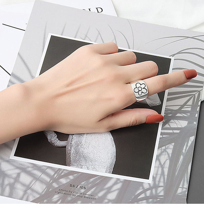 Personality Simple Glossy Daisy Flower Ring Small Fresh Ringpicture3