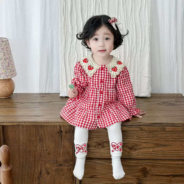 Autumn Long-Sleeved Girls' Dress Set with Plaid Strawberry Embroidery Collar, Two-Piece Autumn Outfit for Baby Girls, Children's Clothing