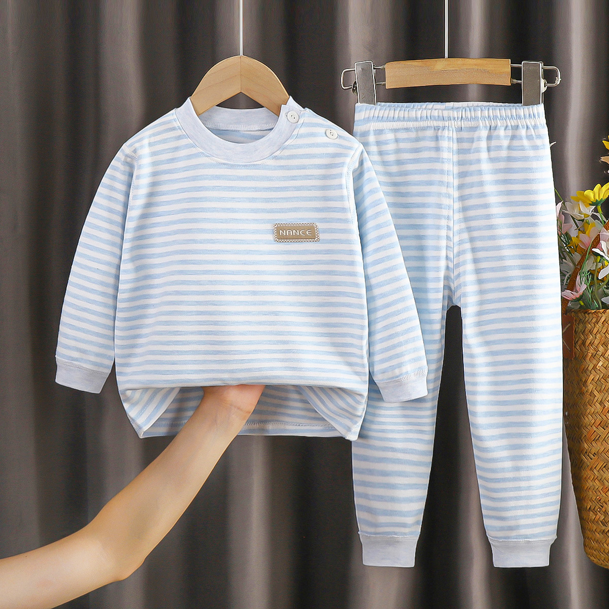 뼈없는 파란색 면 스트라이프 슈트(어깨 버클 없음)