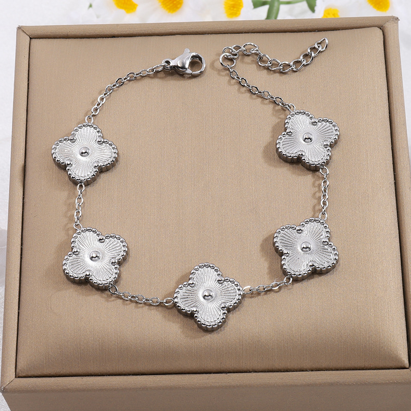 Pulsera de acero inoxidable estilo coreano con trébol de cuatro hojas, pulsera de lujo ligera y de alta gama para parejas, pulsera de acero titanio moderna y que no se decolora para mejores amigos