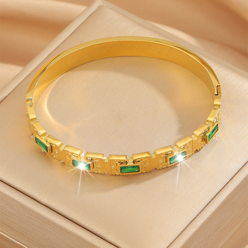 Brazalete de acero inoxidable para mujeres alta versión rica y noble zircon esmeralda incrustación de titanio acero no decoloración joyas brazalete al por mayor image 5