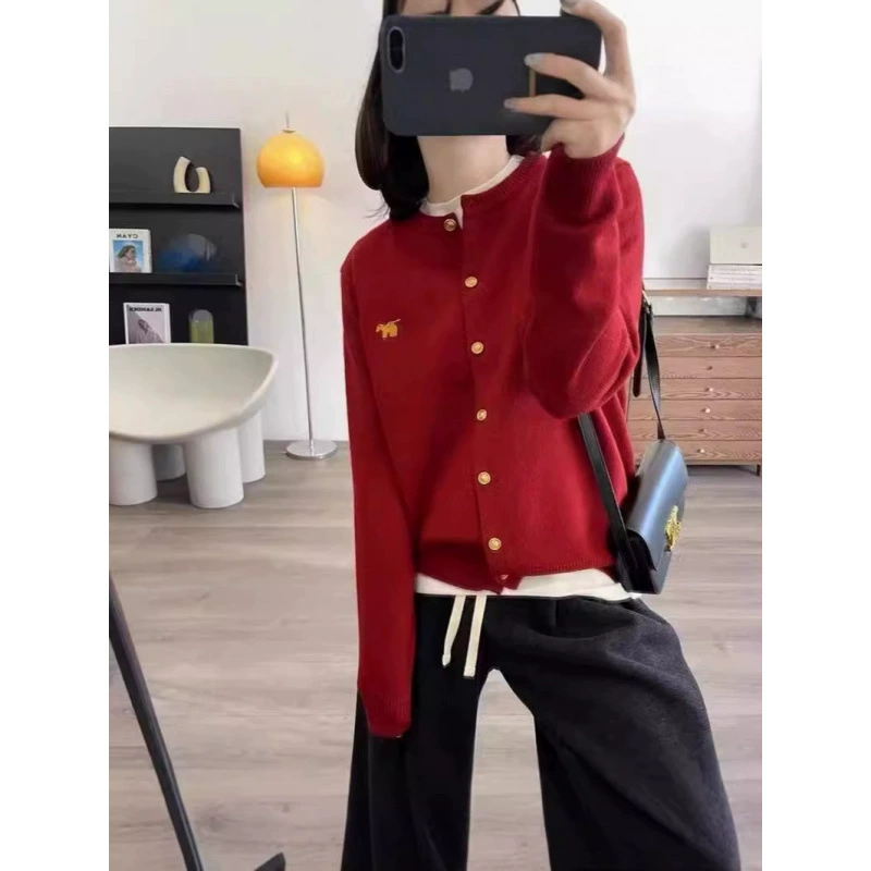 Европейский новый маленький ароматный трикотажный кардиган женский с круглым вырезом вышитый летающий пони свободная повседневная дикая корейская куртка