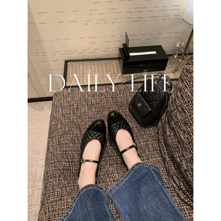 ��Ƥ��~���ы�ͬ������ǧ����Ƥ�A���^һ�ֿێ����͸���ЬŮ