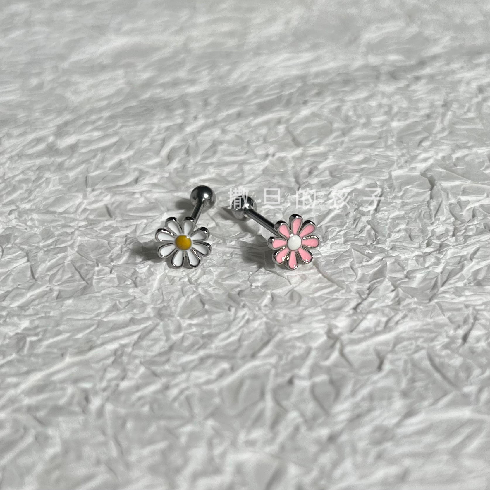 Silver pointed spike labret stud material detail