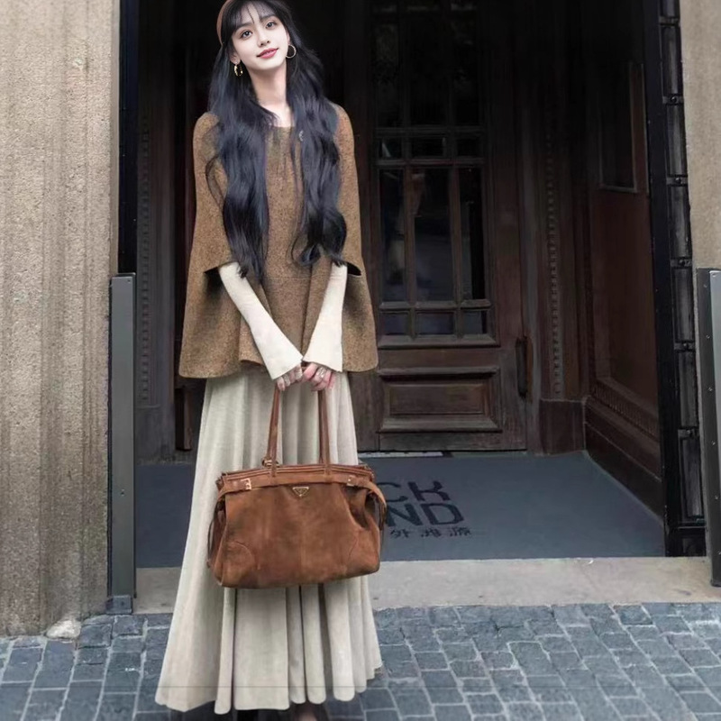 法式小众独特别致显瘦斗篷外套女2025年秋季新款燕麦色修身连衣裙|undefined