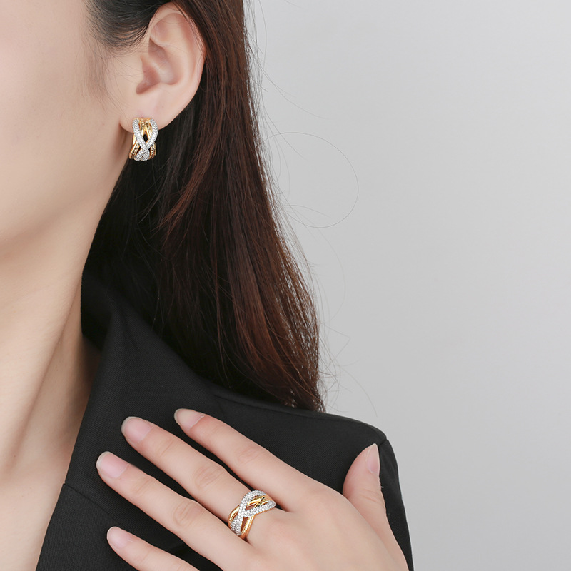 Otoño e invierno nuevo estilo Zhuang Shengsheng joyería fondo de cobre chapado estilo europeo y americano elegante conjunto de anillos de pendientes cepillados de diamantes completos