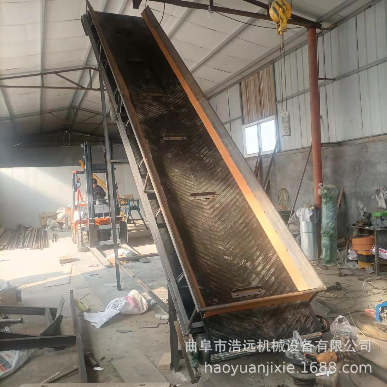 多用途倾斜上料皮带运输机 移动升降爬坡运输机 传送带图片