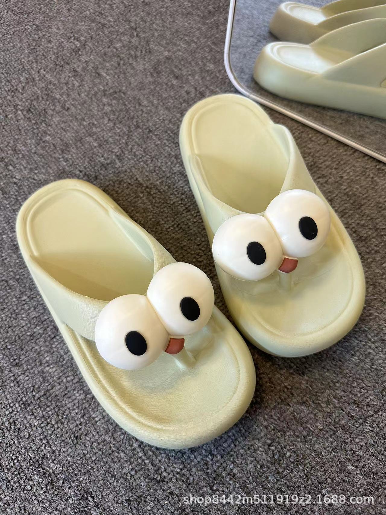 Arrastre de dibujos animados divertido en verano 2023 interior y exterior con Playa universal para hombres y mujeres, lindo Fondo grueso, cómodo ojos grandes