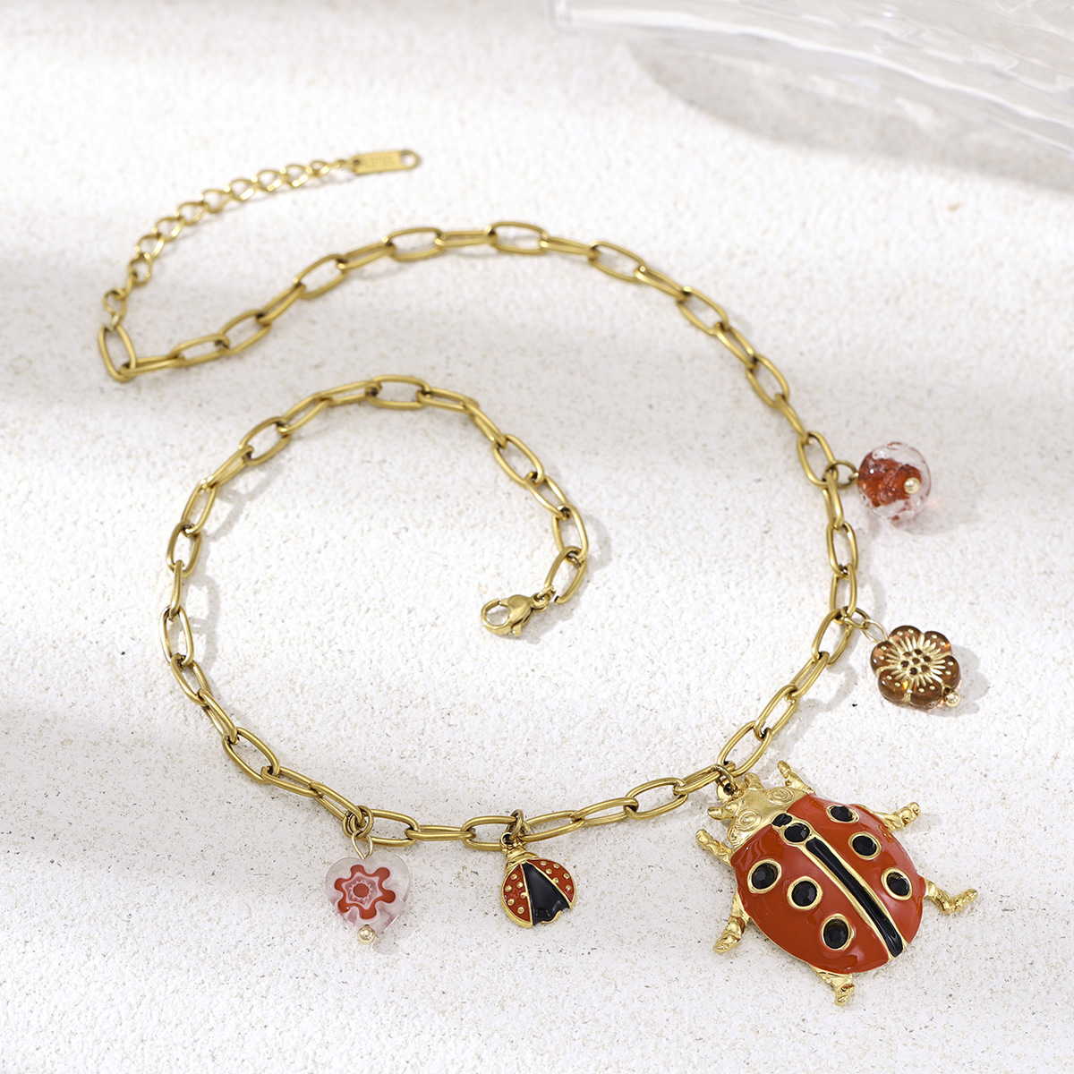 Collar de acero inoxidable para mujeres no se desvanece, colgante de mariquita de siete estrellas, exageración de la cadena de clavícula en venta transfronteriza.