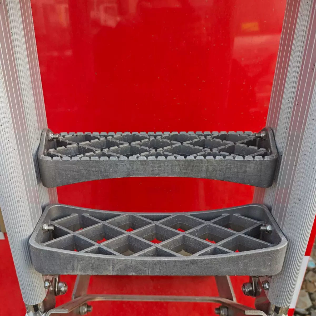 原厂直发加固镂空铝合金消防折叠梯通用梯子升降云梯车间仓储用