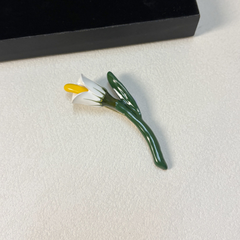 European and American vintage niche enamel oil-drip three-dimensional lily of the valley flower brooch, stylish and unique ring, bracelet, and necklace set