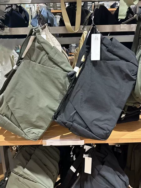 High-quality goods from major manufacturers, casual sports style crossbody bag for couples, Japanese-style single shoulder crossbody bag, multi-pocket, water-resistant 488859