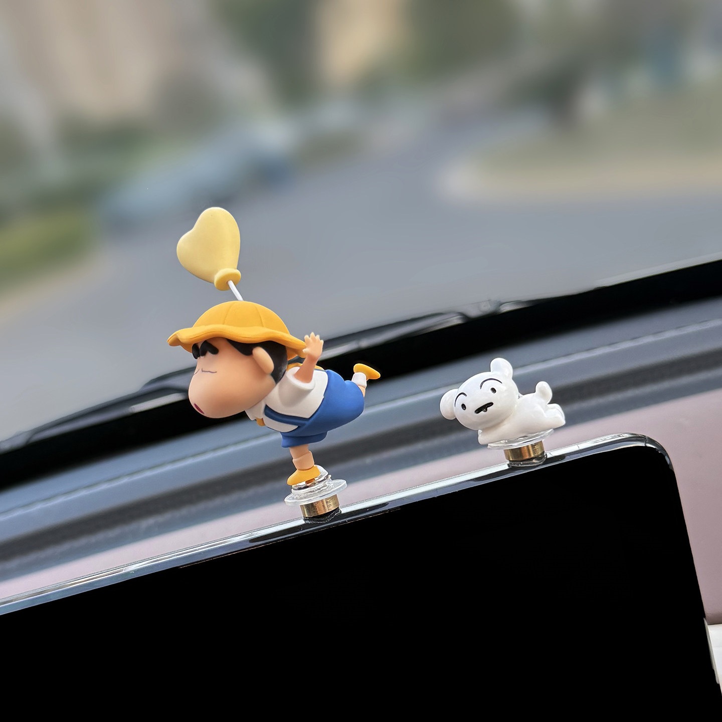 2026 Genuine Crayon Shin-Chan Car Rotating Figurine Car Screen Decoration Car Interior Accessories Dashboard Cute for Girls