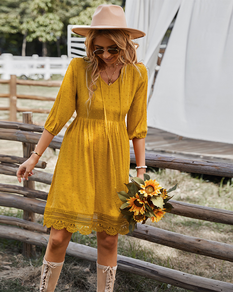 vestido casual amarillo de verano con dobladillo de encaje y cuello en V de manga media NSKA121438