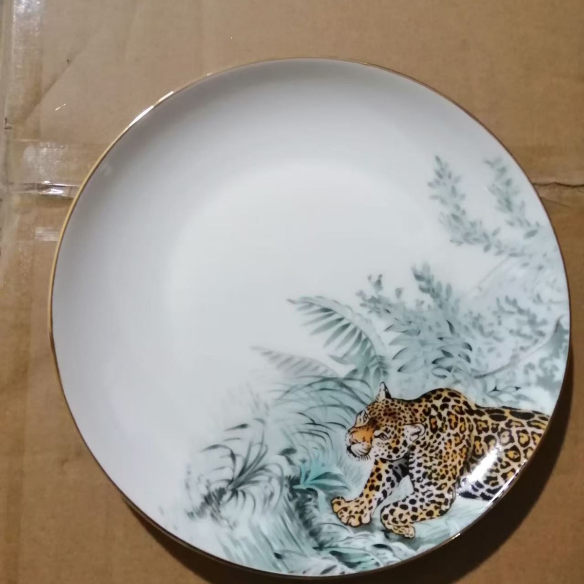 Lujo ligero de estilo europeo, porcelana de hueso de la selva ecuatorial, taza de café, platillo, taza de té de la tarde, juego de caja de regalo, regalo de boda de cumpleaños