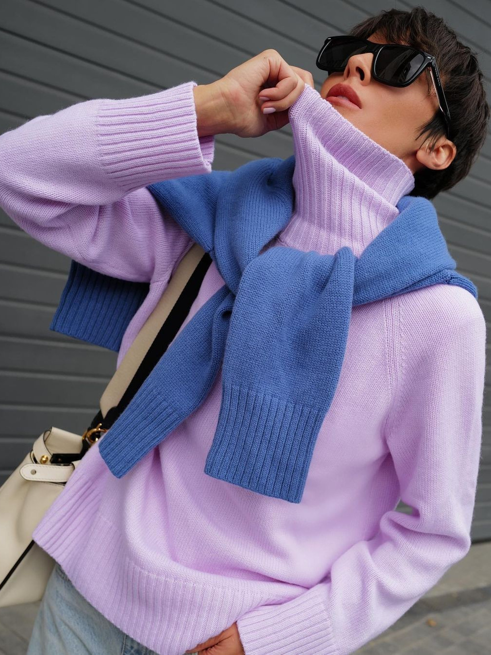 Suéter de cuello alto estilo europeo y americano, otoño-invierno 2025, elegante, versátil, de color liso, con manga raglán, diseño para mujer, longitud media. image 5