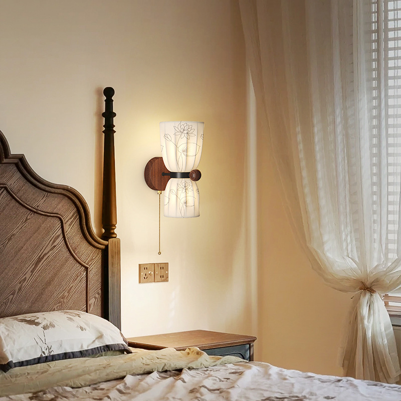 Estilo medio, dinastía Song, estética, lámpara de pared junto a la cama, grano de madera de nogal, sala de estar retro, dormitorio, iluminación de pared de fondo, 2025 nuevo