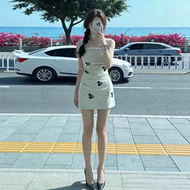 法式复古无袖吊带连衣裙子女夏2026年新款高级感法式巨好看短裙潮