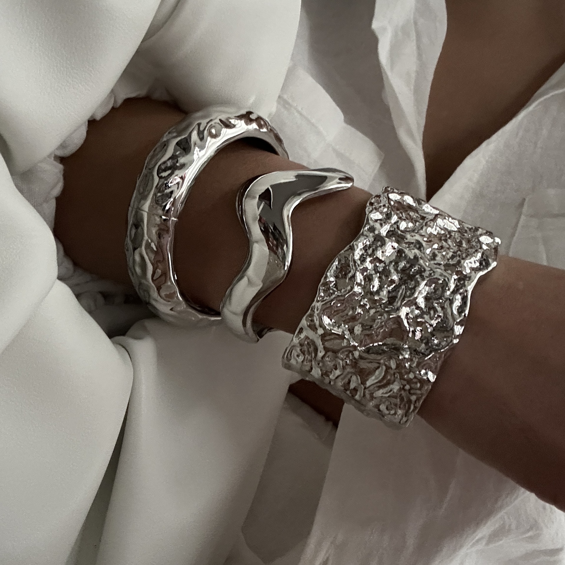 Exaggerated Solid Color Alloy Bangles Wholesale display picture 12