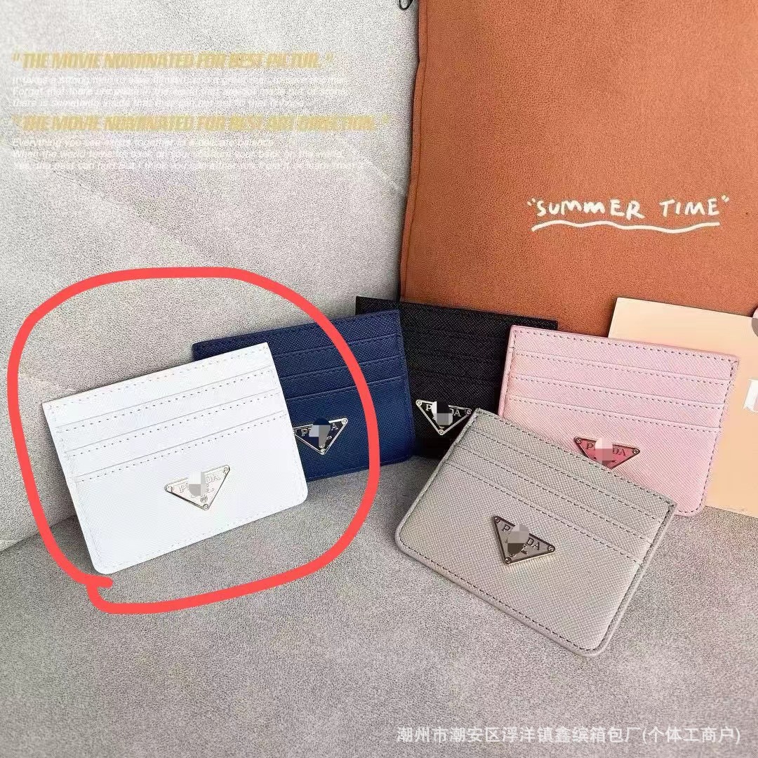Paquete de tarjetas Juego de tarjetas 7 modelos de tarjeta P fabricante spot al por mayor marca de moda patrón de cruz estándar triangular gran marca cuero suave alto