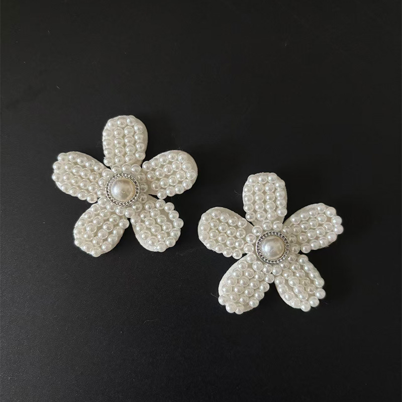 Manufacturer's Hot-Selling Hand-Woven Pearl Flower Corsage Clothing Ready-Made Shoes and Hats Brooch DIY Jewelry Accessories
