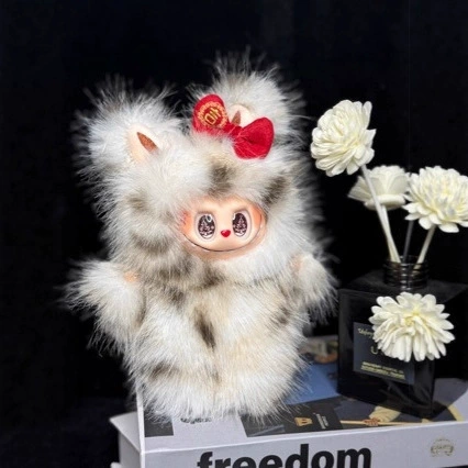 Universal plush doll, plastic face plastic, toy, internet celebrity