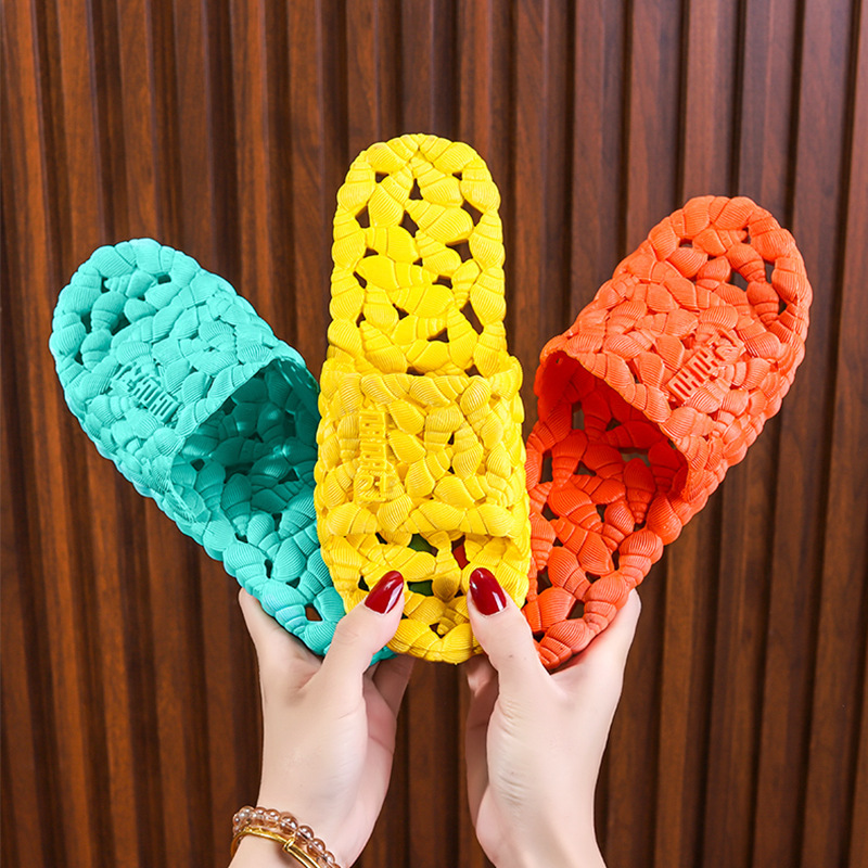 Soft women's slippers home indoor summer non-slip bathroom hollow bath slippers men's breathable lightweight slippers Soft women's slippers home indoor summer non-slip bathroom hollow bath slippers men's breathable lightweight slippers