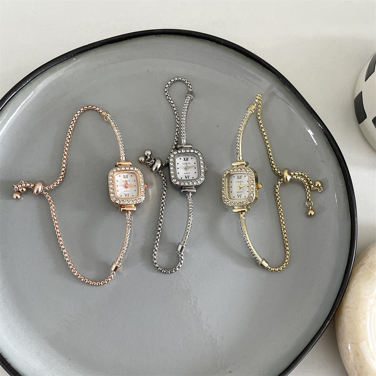 Classic Style Commute Solid Color Jewelry Buckle Quartz Watch display picture 2