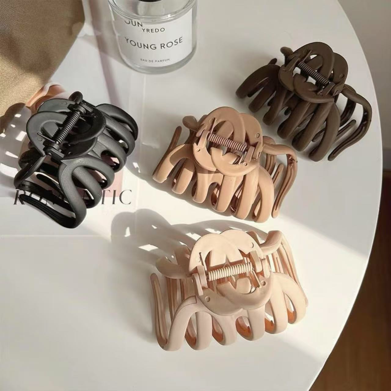 Simple and Elegant Frosted Large Pumpkin Hair Clip Hair Accessory for Thick Hair on the Back of the Head Octopus Hair Clip Shark Clip