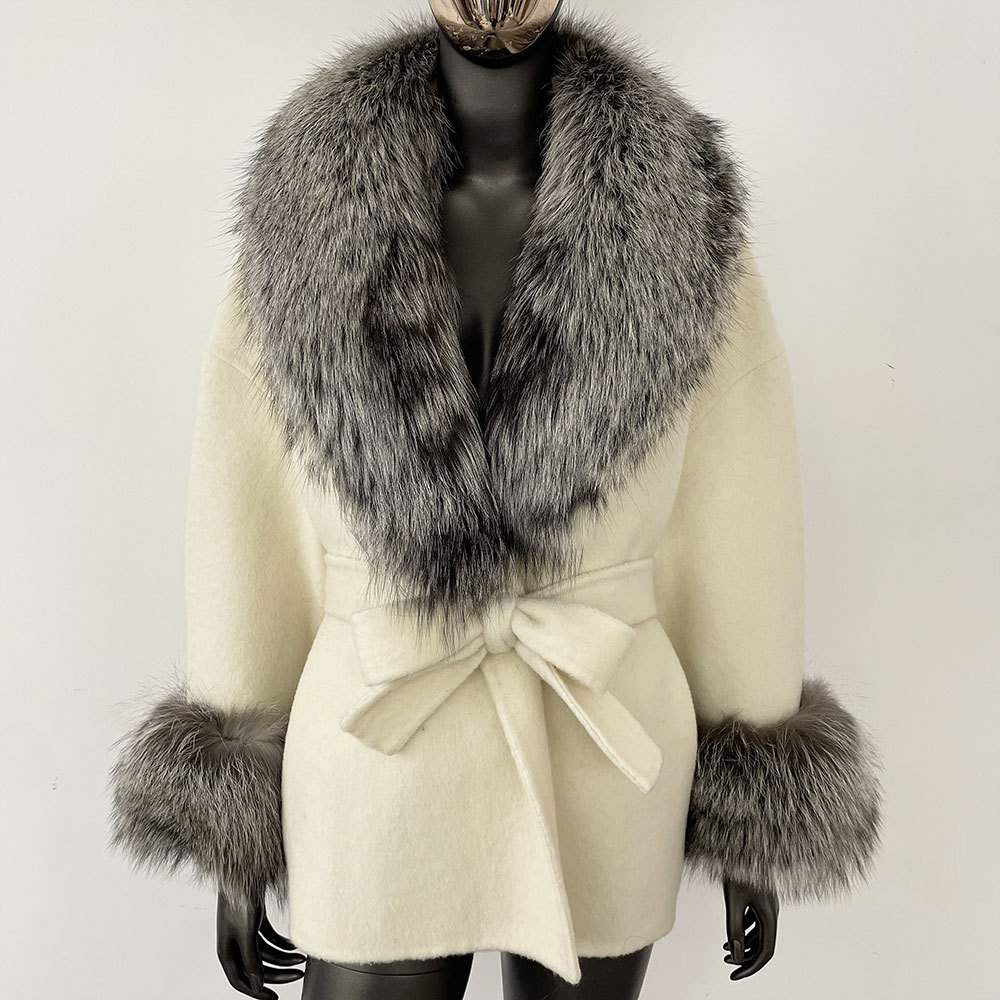 오프화이트 + 실버폭스