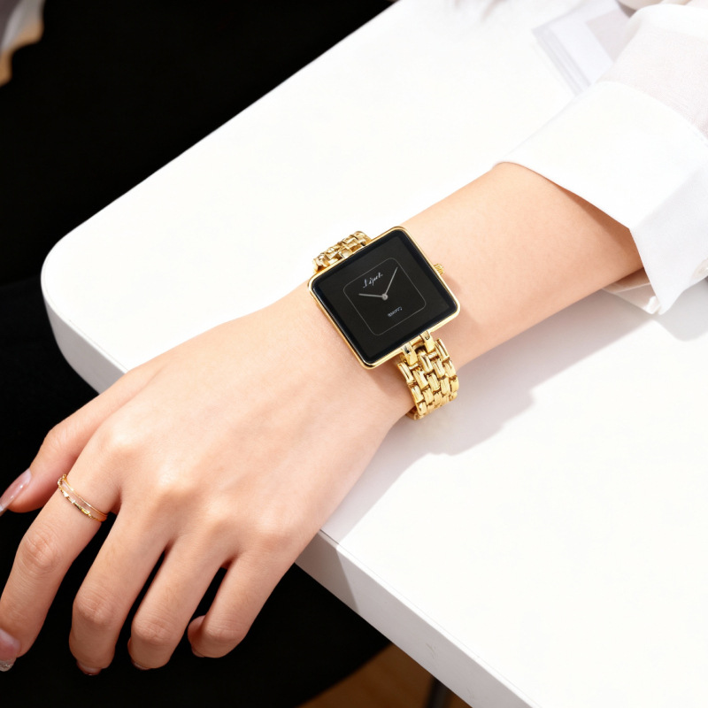 laiputeʱ�м�Լ����ʯӢ�ߵ������ֱ���Ů�ж���ó����羳����