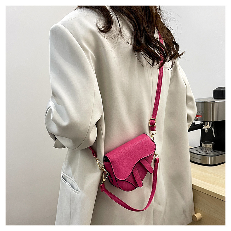 Kleines Nischendesign für Frauen 2024 neuer Sommer minimalistischer Crossbody, einzelne Schulter, Unterarmtasche, modische Textur_voghion.com