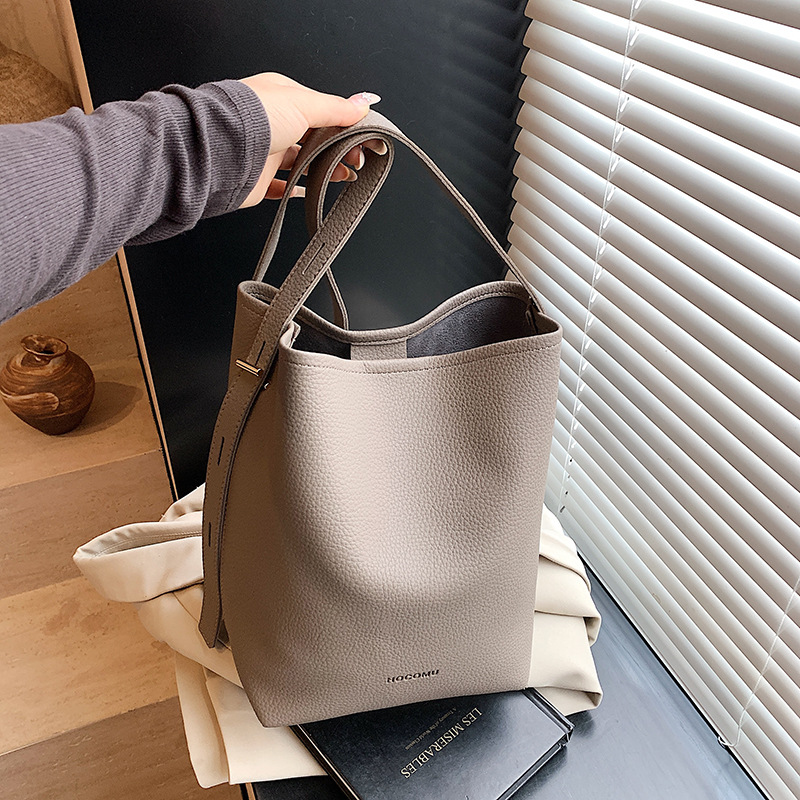 Large Capacity Bucket Bag 2025 New Arrival Bag Women's Fashionable Simple Shoulder Casual All-match Underarm Crossbody Bag