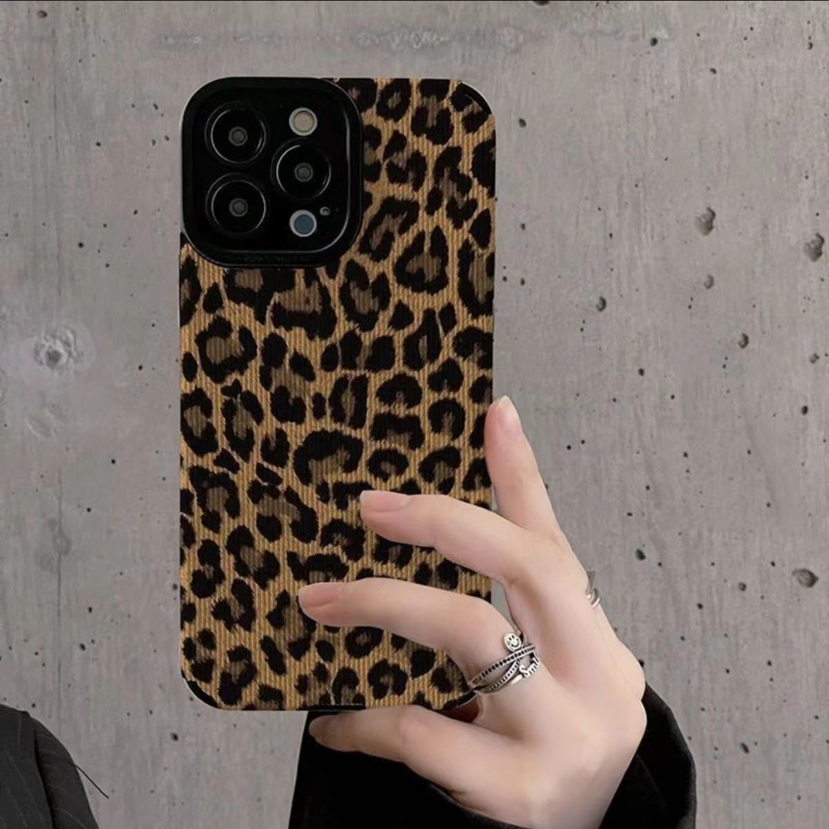 Capa de telemóvel leopardo para iphone em silicone_voghion.com