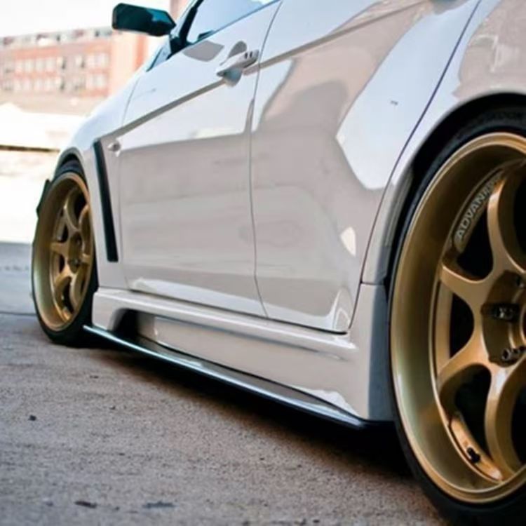 Suitable for Mitsubishi Lancer Gtr Integrated Side Skirt Modification Parts, Side Skirt Trim, Large and Small Surround V-Style Side Skirts, Original Factory Style Body