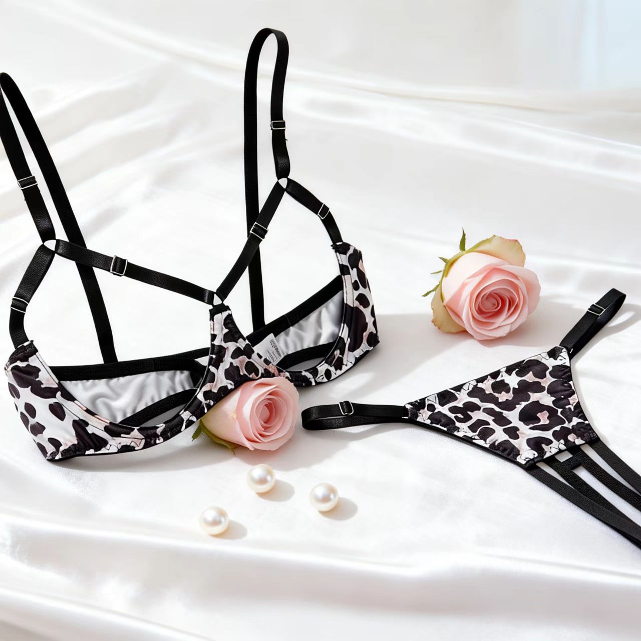 Lip Print Hot-Selling Leopard Print Hollow-Out Sexy Lingerie Set with Complex Craftsmanship and Ribbon Stitching, Three-Piece Style